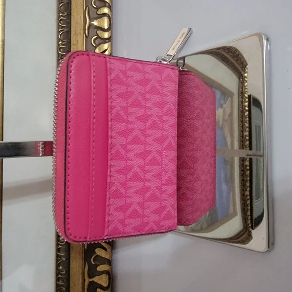 Michael Kors Jet Set Pink Small Wallet - Picture 3 of 6